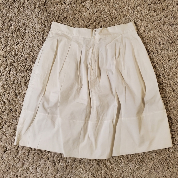 DKNY | Crisp Pleated Cotton  White High Waist Unlined Mini Skirt (Size 10) - Picture 4 of 13